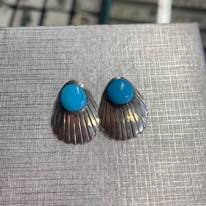 Material:925 silver
Stone: turquoise 
Size: 1”
Earrings south western